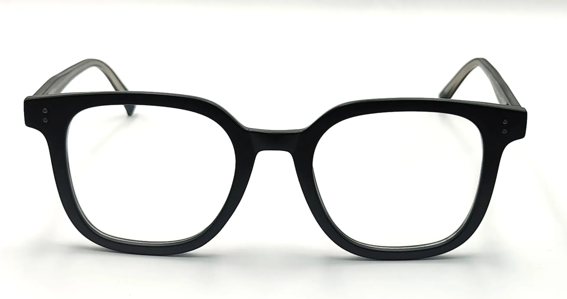IQ-27011 / نظارات طبية كاملة من البلاستيك - نساء